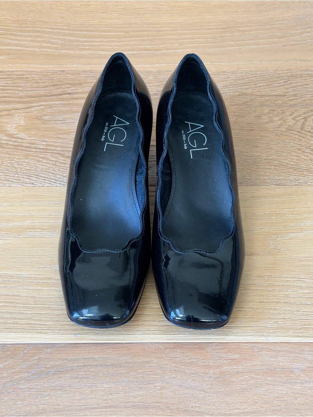 AGL Angie Wave Black Patent Leather Pump with Scalloped Edge